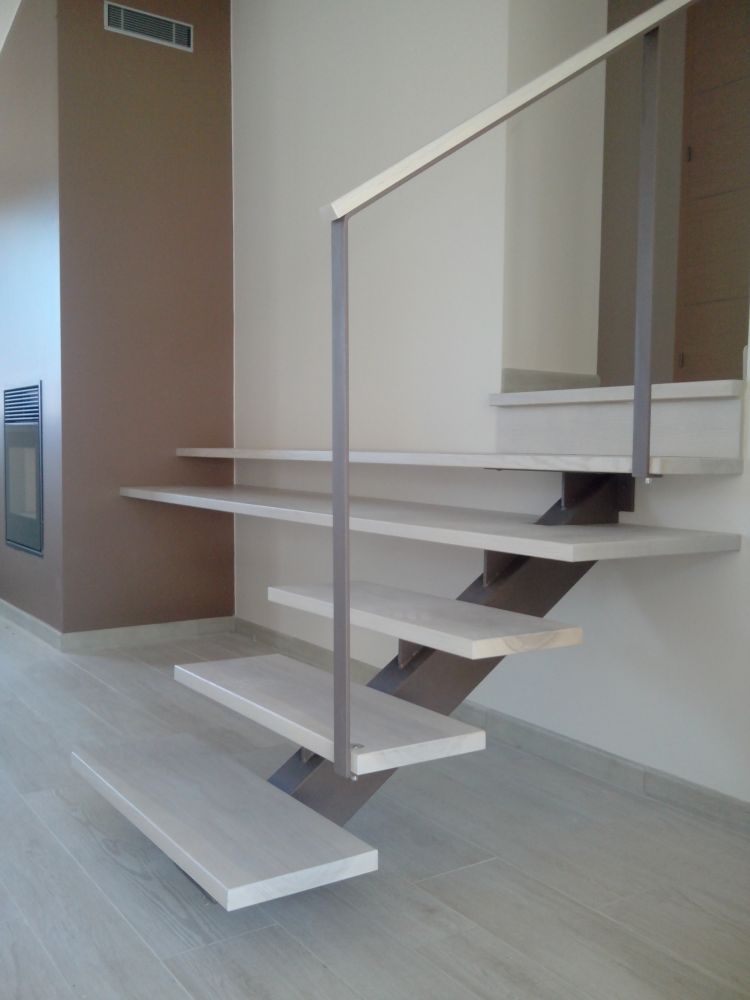 escalier métallique avec étagères menuisier perpignan 66